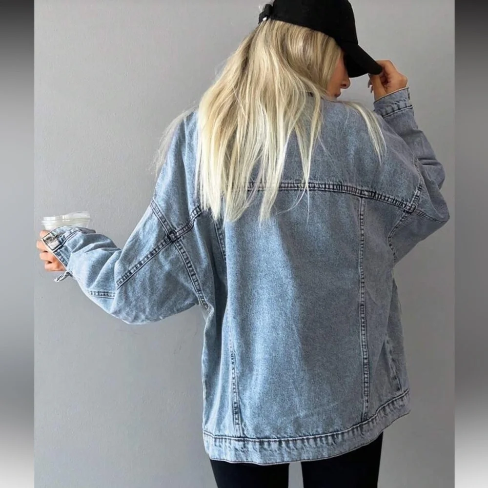 Light wash denim jacket oversized button up jean jacket - Picture 3 of 3